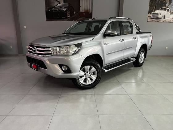 TOYOTA HILUX 2.8 STD 4X4 CD 16V DIESEL 4P MANUAL